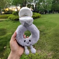 18CM Juokingas sužadėtuvių žiedas Pripildyti žiedo formos pliušiniai žaislai Mielas deimantinio žiedo dėžutė Šventės Vestuvių dekoras Speciali dovana Vaikams Draugams 18cm pilka spalva