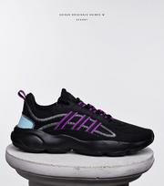 Adidas Originals Haiwee W moteriški kedai laisvalaikiui, juoda / violetinė / mėlyna spalva