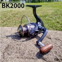 Visiškai metalinė žvejybinė ritė su medine rankena. , 2000 BK