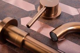 Potinkinis praustuvo maišytuvas Rea Rose Lungo Copper Brush + dėžutė