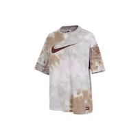 Nike Vandens plovimo raištu dažyta logotipinė trumpomis rankovėmis medvilninė marškinėlė moterims, laisvalaikio, apvalia iškirpte, Amerikietiško vintage stiliaus, chaki spalvos FJ7731-030 S