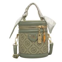 Autumn 2024 Trendy Women's Round Bucket Crossbody Bag: Solid Color, Textured, Hand-Held, and Stylish. žalia