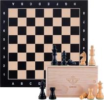 Engelhart - 170497 - Didelis prabangus šachmatų rinkinys su koordinatėmis - Juodas - 50 cm - Inkrustuota klevo medžio šachmatų lenta - pasverta, raižytos figūros - nuo 6 metų