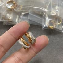Trys žiedai su deimantais Auskarai Padengti 18K aukso spalva Atskirti Galvanizuoti Trijų spalvų Stud Auskarai, Ausies Nuotrauka Seiko Aukšta Versija 925 Silver