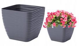 Antracito spalvos plastikinis gėlių vazonas su pagrindu 12,7x11,8 cm kvadrato formos