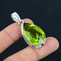Natūralaus briaunoto peridoto brangakmenio pakabukas, 925 sterlingo sidabras, pakabukų papuošalai, rankų darbo sidabriniai pakabukų papuošalai dovanai, Velykų dovana žalia