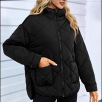 Madingas moteriškas žieminis pūkinis paltas su gobtuvu, oversized, rombais dygsniuotas, su šoninėmis angomis S juoda
