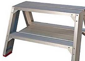 Jumbostillads Jumbo Super Proff darbastalis – 2 pakopos. Ypač platus modelis (viršutinė plokštė 22 x 65 cm).