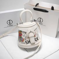 Leather graffiti bucket bag, new painted girl cute messenger bag, high-end sense, large-capacity shoulder bag, bag.