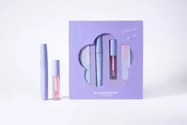 BLONDESISTER „Mini Box Essential“ dėžutė (juodos spalvos tušas 12 ml ir bespalvis lūpų aliejus 2,5 ml)