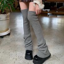 Versatile Grey Extra Long Over-the-Knee Women's Thigh-High Leg Warmers for Autumn and Winter pilka