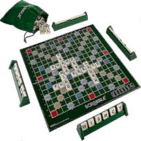 Prabangus Scrabble rinkinys su fiksavimo raidėmis šeimos pramogoms