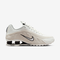 Nike Wmns Shox R4 - Dydis 38 (HQ7739-100 Laisvalaikio batai)