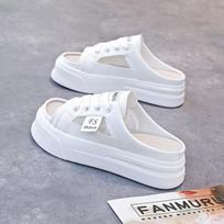 Pusiau įsispiriamos mažos baltos basutės moterims dėvėti lauke 2024 m. vasarą, nauji storu padu paaukštinti tingūs vėsūs priežiūros laisvalaikio batai moterims 707 35 pilkšvai balta