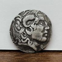 Dvigubai raguotas Aleksandro Didžiojo senovės graikiškas sidabrinis moneta, mitologinis Homero moneta, drožinėta dovana, Kalėdinė dovana, Kalėdų kojinių pripildymas