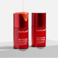 Medicube Skrudinto rūgšties dėmelių serumas — Dėmelių priežiūros ir odos tekstūros gerinimo serumas (30ml × 2)