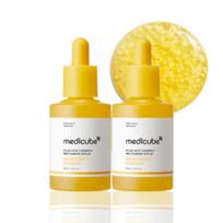 Medicube Kojo rūgšties, ciberžolės ir vitaminų skaistinamasis tonizuojantis serumas — Tamsių dėmių ir odos tono priežiūros serumas (30ml × 2)