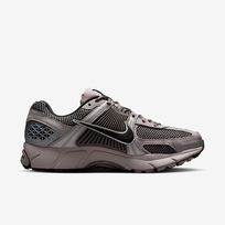 Nike Zoom Vomero 5 - Dydis 40.5 (FB9149-005 Laisvalaikio batai)