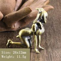 Žalvarinė klūpanti moteris miniatiūrinė skulptūra stalo dekoras ornamentai biurui namams sensuali mergina figūrėlė meno kūrinys kolekcinis dovana 26x12mm