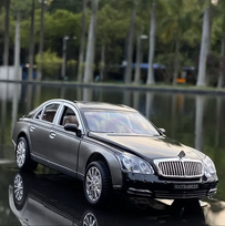 Inercinis metalinis automobilis Maybach 62s S650 , 1:24, su šviesa ir garsu, veikiantis su baterijomis, Juoda/Pilka