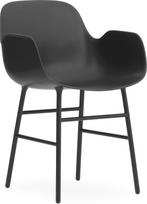 Normann Copenhagen Fotelis Form plieninės kojos juodos spalvos