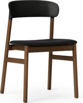 Normann Copenhagen Kėdė Herit tamsus ąžuolas minkšta sėdimoji dalis juodos spalvos