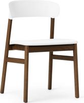 Normann Copenhagen Kėdė Herit tamsus ąžuolas odinė sėdimoji dalis baltos spalvos