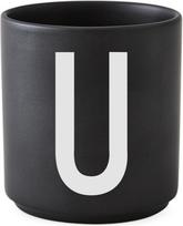 Design Letters Puodelis AJ raidė U porcelianinis juodos spalvos