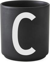 Design Letters Puodelis AJ raidė C porcelianinis juodos spalvos