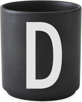 Design Letters Puodelis AJ raidė D porcelianinis juodos spalvos