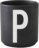 Design Letters Puodelis AJ raidė P porcelianinis juodos spalvos