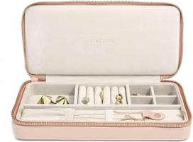 Stackers Kelioninė papuošalų dėžutė su vėrinių laikikliu Stackers blush
