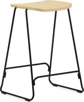 Normann Copenhagen Baro kėdė Just su juodu pagrindu šviesaus ąžuolo spalvos 65 cm