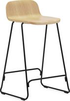 Normann Copenhagen Baro kėdė Just su atlošu ir juodu pagrindu šviesaus ąžuolo spalvos 65 cm
