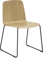Normann Copenhagen Kėdė Just ant juodų plieninių kojų šviesaus ąžuolo spalvos