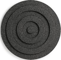 Born in Sweden Padėklas karštiems indams Circles iš kamštinės lentos juodos spalvos