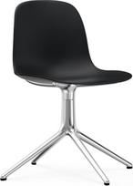 Normann Copenhagen Sukama kėdė Form Swivel 4L su aliuminio kojomis juodos spalvos