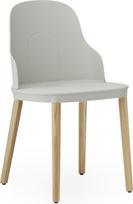 Normann Copenhagen Kėdė Allez PP su ąžuolinėmis kojomis šviesiai pilkos spalvos