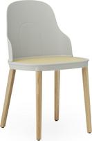 Normann Copenhagen Kėdė Allez PP su pinta sėdyne su ąžuolinėmis kojomis šviesiai pilkos spalvos