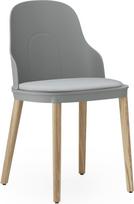 Normann Copenhagen Kėdė Allez PP Canvas su minkšta sėdimąja dalimi su ąžuolinėmis kojomis pilkos spalvos