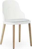 Normann Copenhagen Kėdė Allez PP Canvas su minkšta sėdimąja dalimi su ąžuolinėmis kojomis baltos spalvos