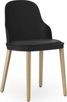 Normann Copenhagen Kėdė Allez PP Ultra Leather su minkšta sėdimąja dalimi su ąžuolinėmis kojomis juodos spalvos