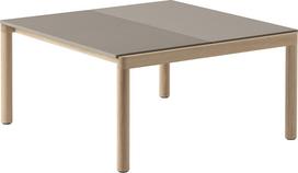 Muuto Kavos staliukas Couple gofruotas ant šviesaus ąžuolo kojų taupe spalvos 80 x 84 x 40 cm
