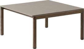 Muuto Kavos staliukas Couple lygus su tamsiomis ąžuolinėmis kojomis taupe spalvos 80 x 84 x 40 cm