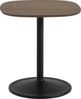 Muuto Šoninis stalas Soft ant juodos kojos tamsaus ąžuolo spalvos 45 x 48 cm