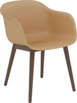 Muuto Fotelis Fiber ant tamsių medinių kojų ochros spalvos