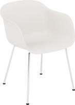 Muuto Fotelis Fiber Tube ant chromuotų kojų baltos spalvos