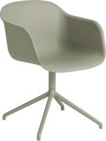 Muuto Besisukantis fotelis Fiber Swivel su aliuminio kojomis pilkos ir žalios spalvos