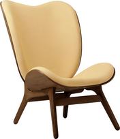 Umage Fotelis Conversation Piece su tamsiomis ąžuolinėmis kojomis šviesios bežinės spalvos 106 cm