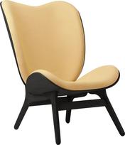 Umage Fotelis Conversation Piece su juodomis ąžuolinėmis kojomis šviesios bežinės spalvos 106 cm